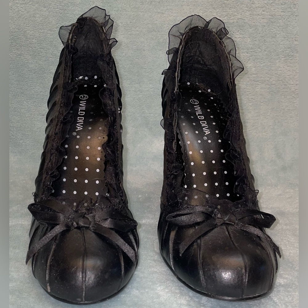 Women’s Black Heels With Ruffle